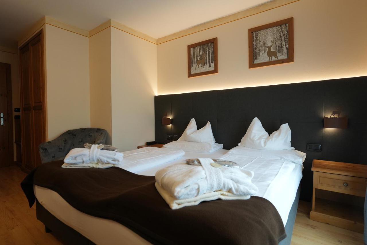 Hotel Al Parco โมเอนา ภายนอก รูปภาพ
