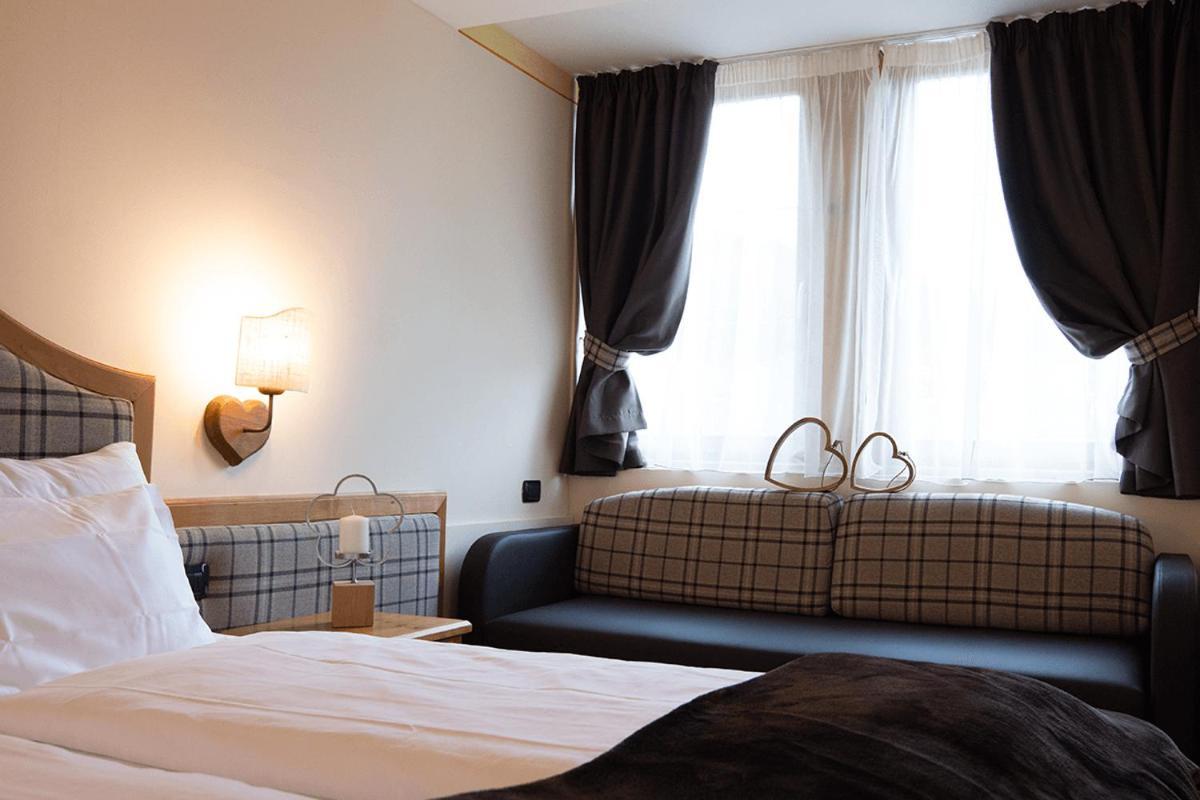 Hotel Al Parco โมเอนา ภายนอก รูปภาพ