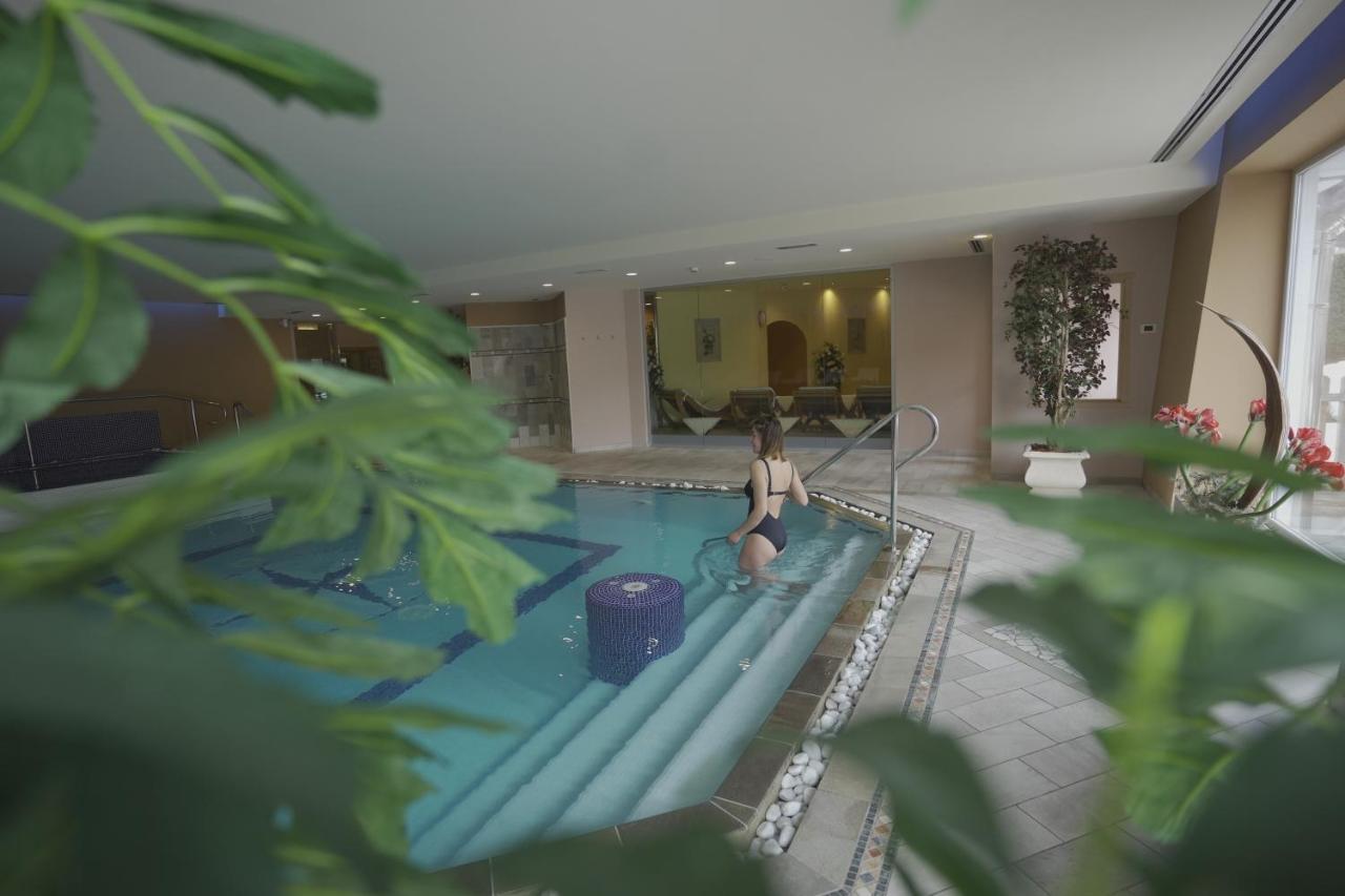 Hotel Al Parco โมเอนา ภายนอก รูปภาพ