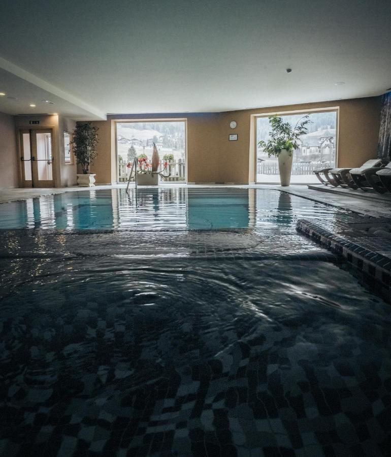Hotel Al Parco โมเอนา ภายนอก รูปภาพ